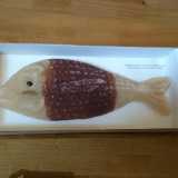 I loro dolci di mandorle sono particolarmente popolari e a Pasqua e Natale si fa la fila per acquistare rispettivamente un �agnello� o un �pesce� preparati in misura di mezzo o un chilo e venduti in una semplice scatola bianca